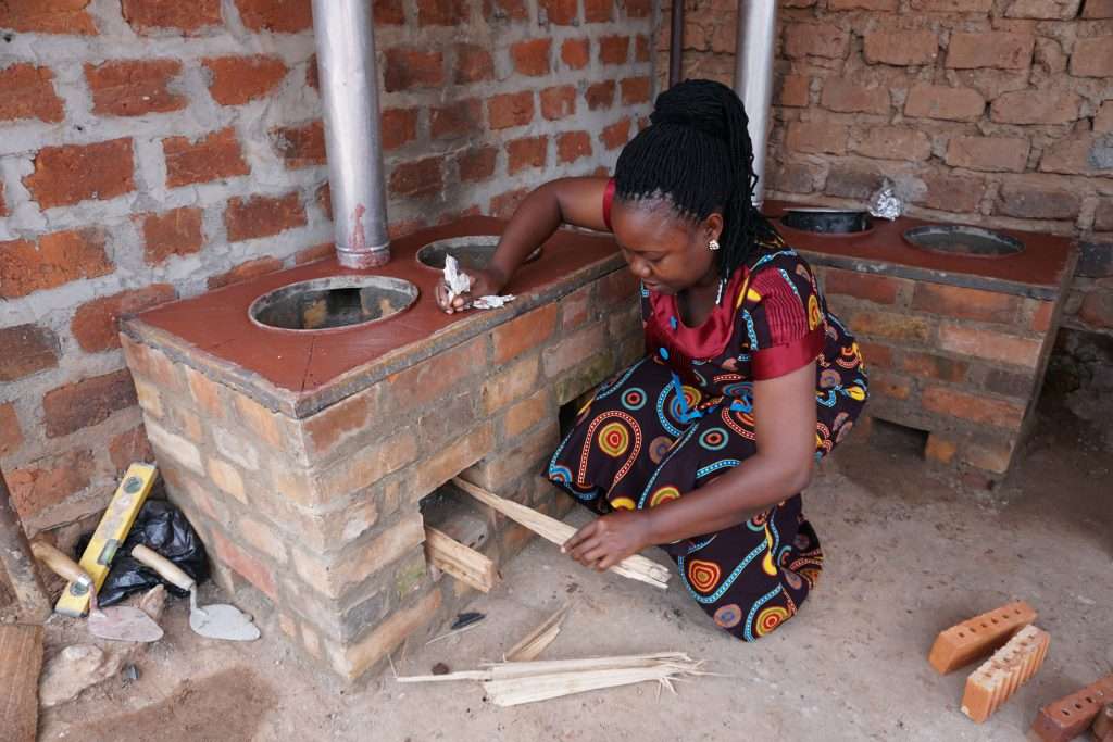 Effiziente Herde für Ugandas Familien DSC00833